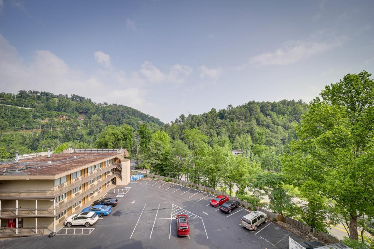 Stylish Gatlinburg Condo With Pool Walk Downtown! المظهر الخارجي الصورة